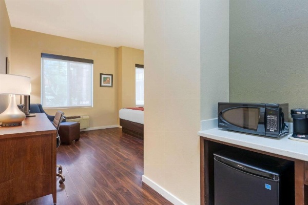 Comfort Inn & Suites Near Ontario Airport image 13