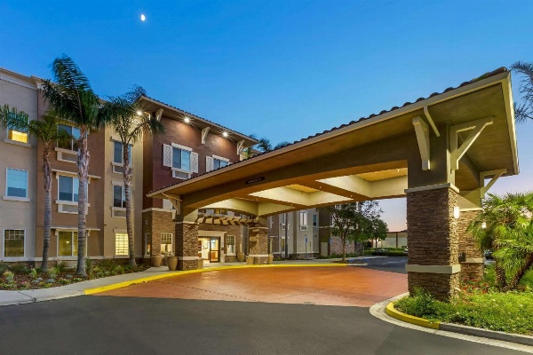 Comfort Inn & Suites Near Ontario Airport image 4